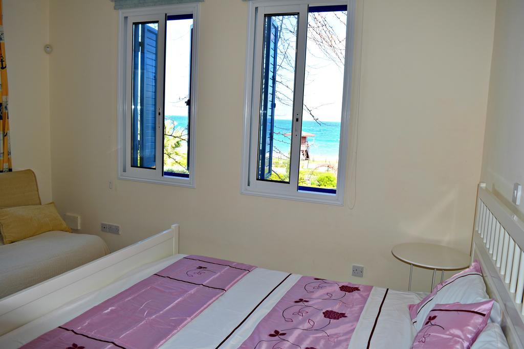 Latchi Beach Front Villa - Private Heated Pool - Amazing Uninterrupted Sea Views Полис Екстериор снимка
