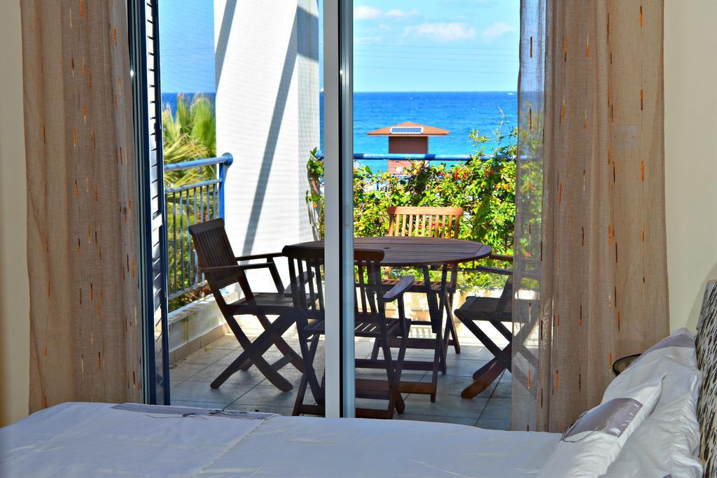 Latchi Beach Front Villa - Private Heated Pool - Amazing Uninterrupted Sea Views Полис Екстериор снимка