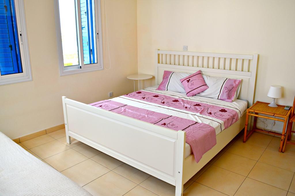 Latchi Beach Front Villa - Private Heated Pool - Amazing Uninterrupted Sea Views Полис Екстериор снимка