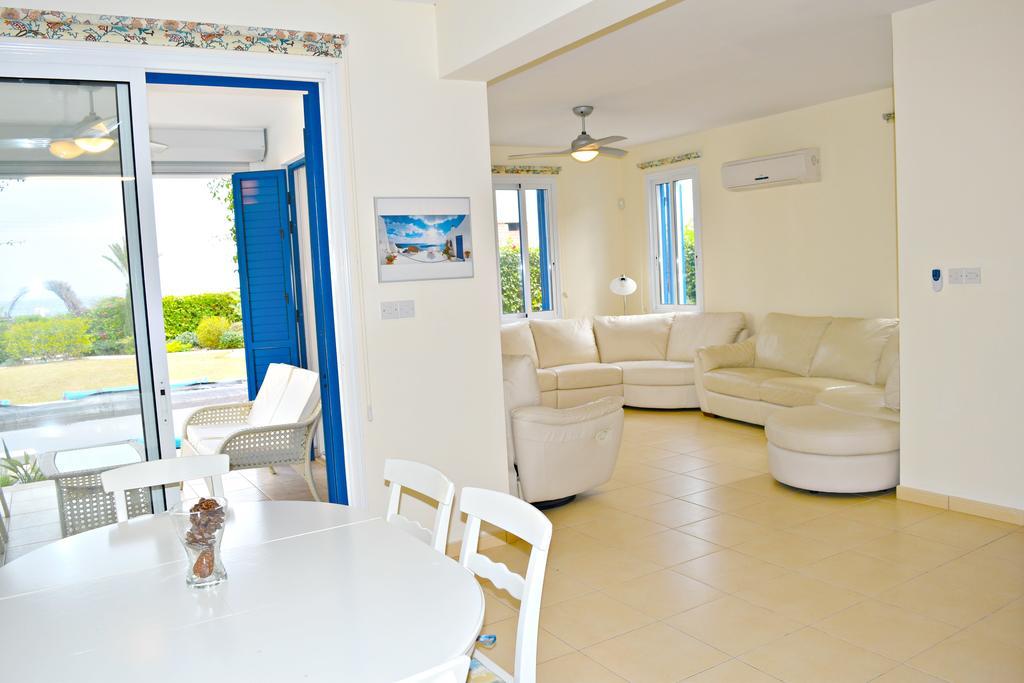 Latchi Beach Front Villa - Private Heated Pool - Amazing Uninterrupted Sea Views Полис Екстериор снимка