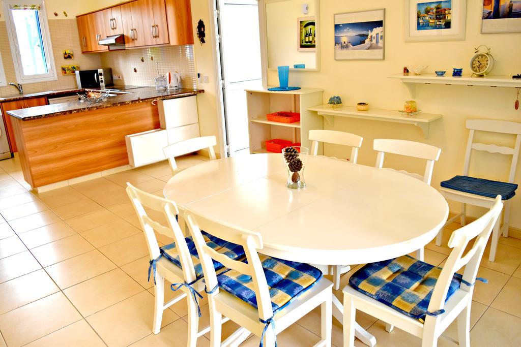Latchi Beach Front Villa - Private Heated Pool - Amazing Uninterrupted Sea Views Полис Екстериор снимка