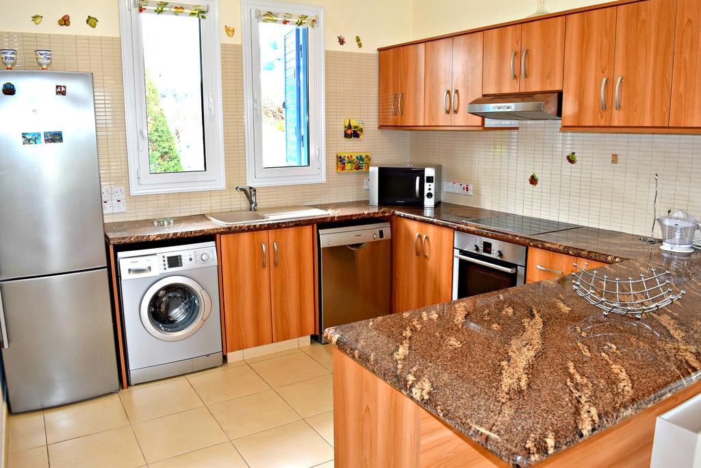 Latchi Beach Front Villa - Private Heated Pool - Amazing Uninterrupted Sea Views Полис Екстериор снимка