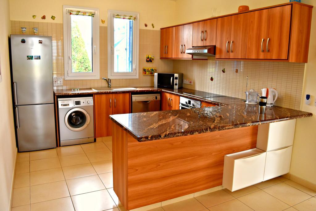 Latchi Beach Front Villa - Private Heated Pool - Amazing Uninterrupted Sea Views Полис Екстериор снимка